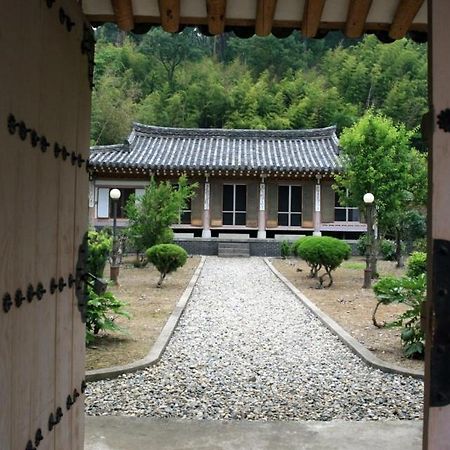 Отель Goseong Choi Pilgan'S Old House Экстерьер фото
