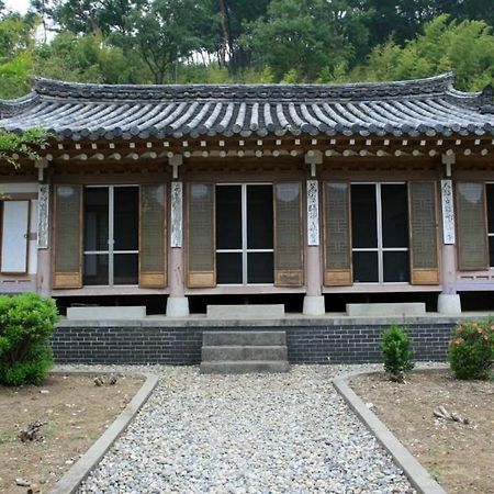 Отель Goseong Choi Pilgan'S Old House Экстерьер фото