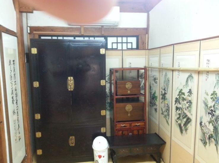 Отель Goseong Choi Pilgan'S Old House Номер фото