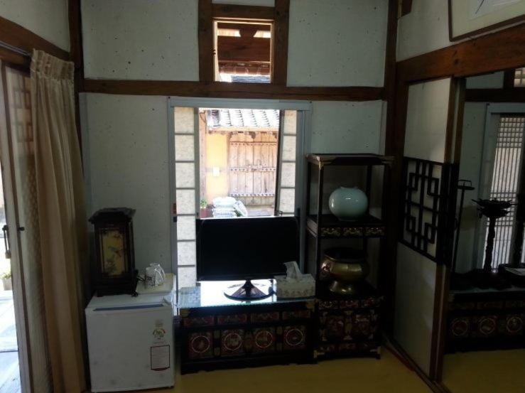 Отель Goseong Choi Pilgan'S Old House Номер фото