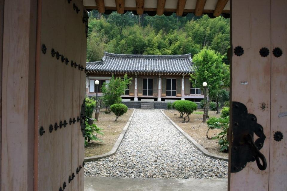 Отель Goseong Choi Pilgan'S Old House Экстерьер фото