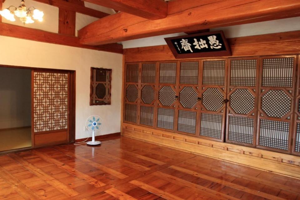 Отель Goseong Choi Pilgan'S Old House Экстерьер фото